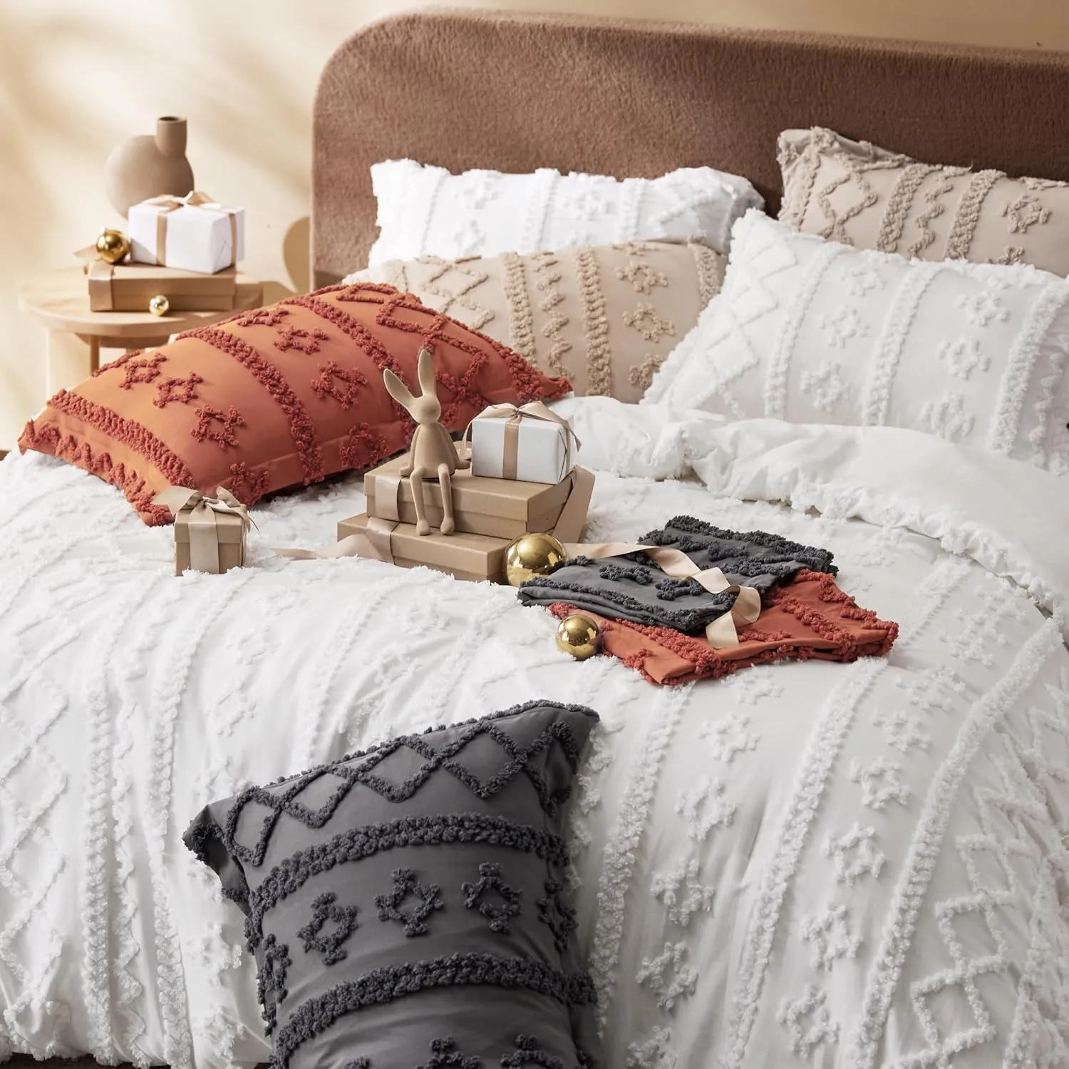 Bedsure Tufted Boho Comforter Set Queen Size - Bright White Boho Bed Set, GentleSoft™ 3 Pieces Farmhouse Shabby Chic Embroidery Bedding, Gifts for Woman, Soft Jacquard Queen Comforter for All Seasons