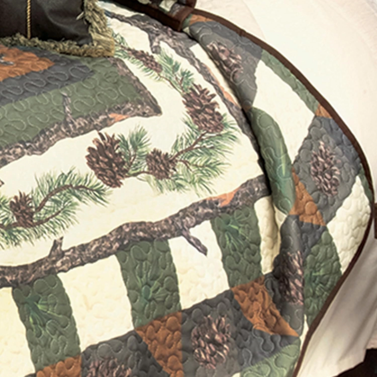 Black Forest Décor Woodland Pinecones Quilt Bed Set - Queen, Rustic Lodge Pinecone Bedding - 90" x 90"