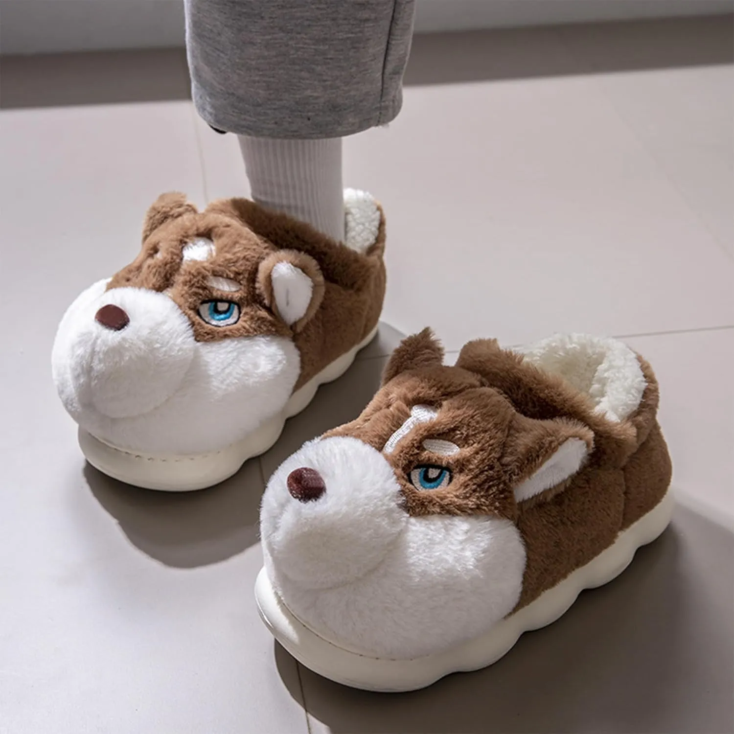 Cozy Husky Plush Winter Slippers for Men and Women – Soft Plush, Non-Slip Sole, Indoor Warm Slippers