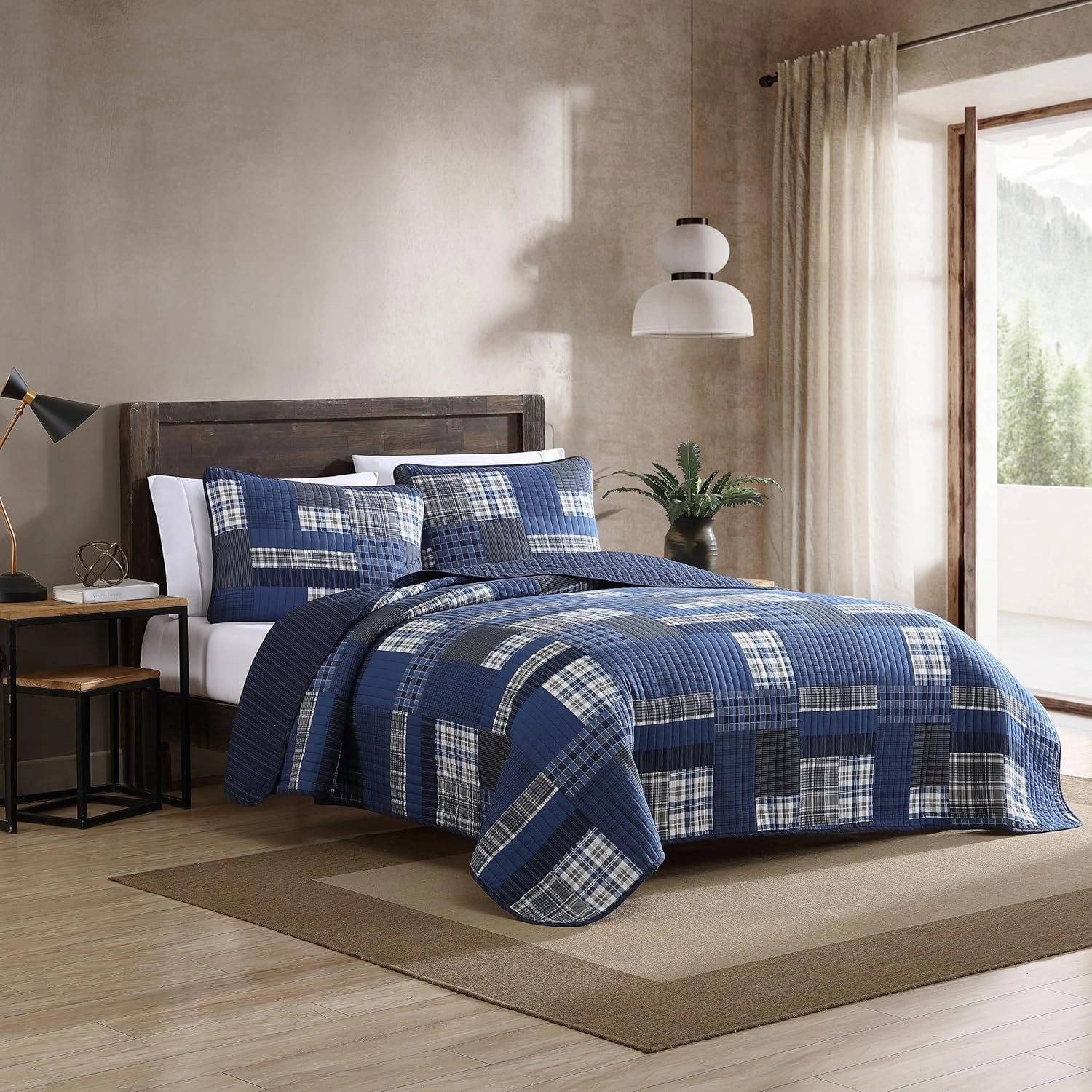 Eddie Bauer - King Quilt Set, Reversible Cotton Bedding with Matching Shams, Lightweight Home Decor for All Seasons (Eastmont Navy, King)