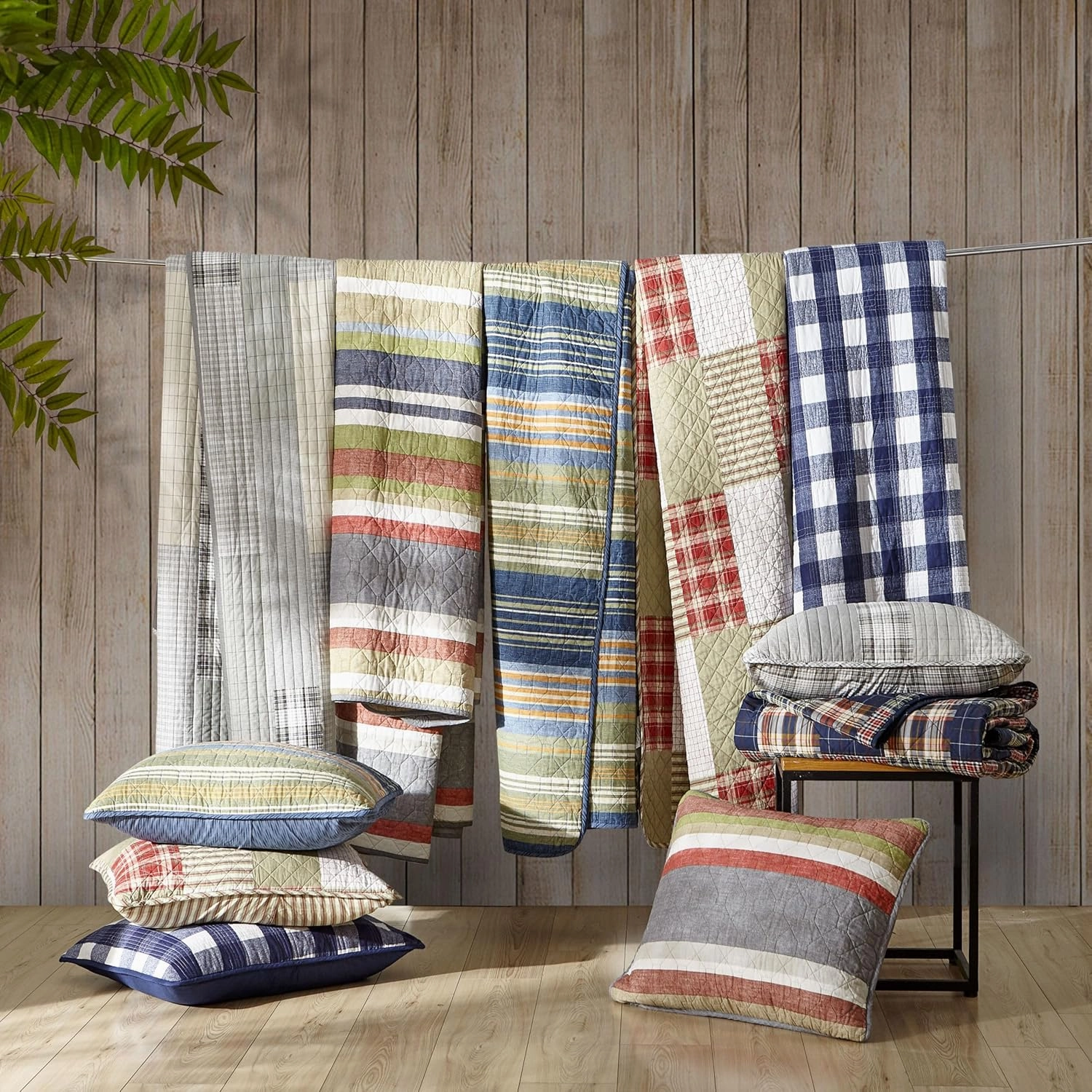 Eddie Bauer - King Quilt Set, Reversible Cotton Bedding with Matching Shams, Lightweight Home Decor for All Seasons (Eastmont Navy, King)