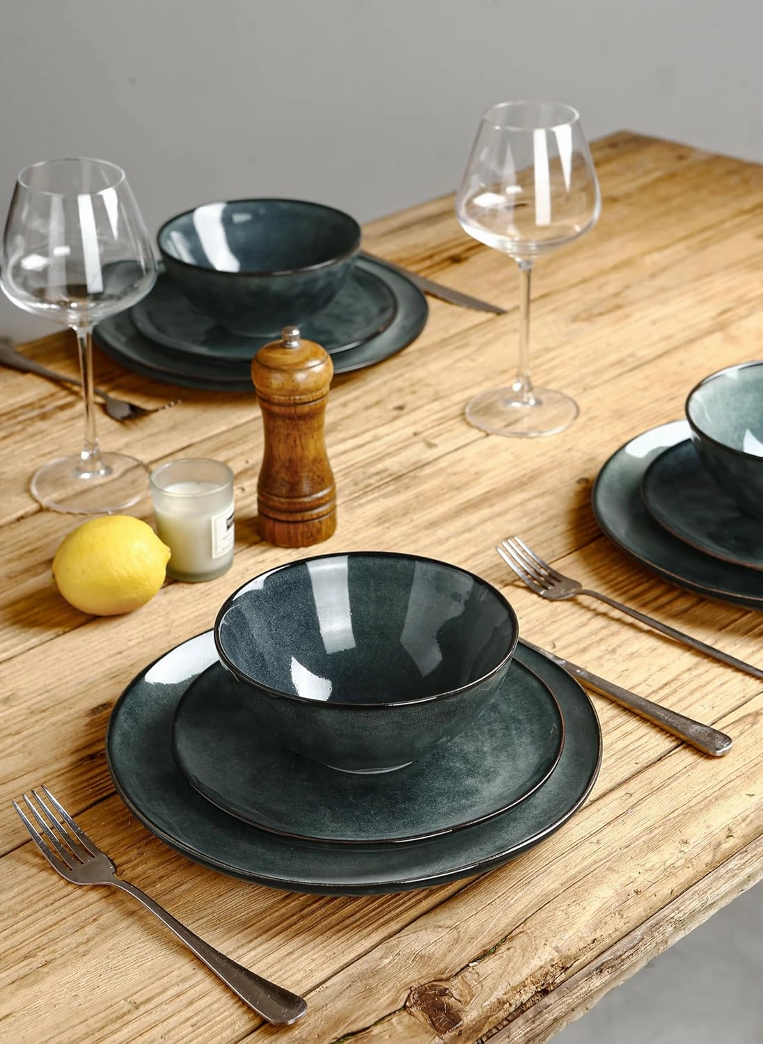 Famiware Dinnerware Sets for 4, Ocean Round 12-Piece Kitchen Plates and Bowls Sets, Reactive Glaze, Microwave and Dishwasher Safe, Scratch Resistant, Deep Forest
