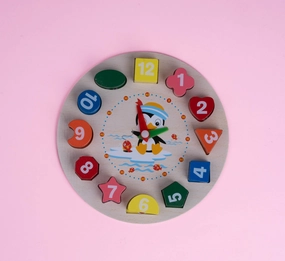 Lacing puzzle clock