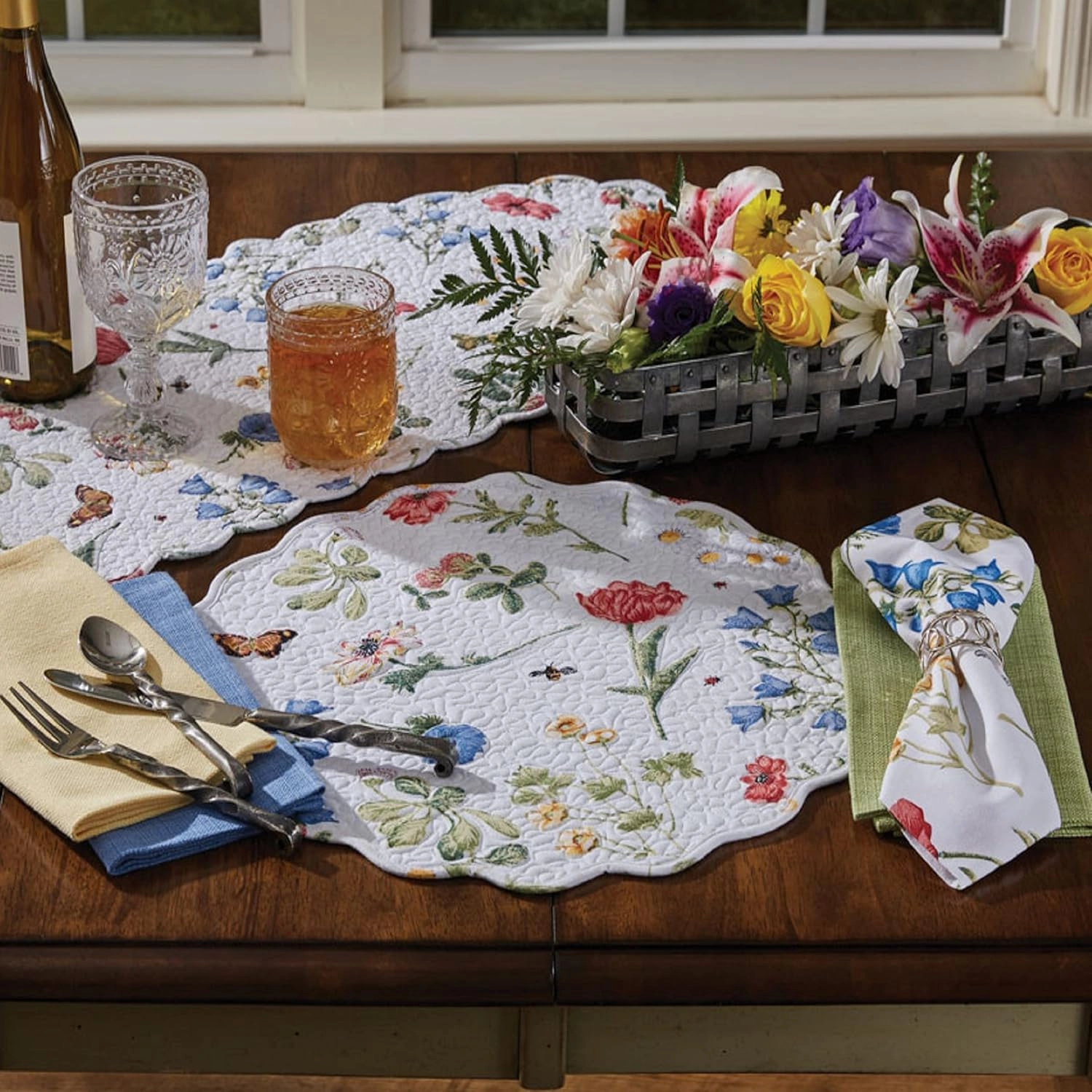 Park Designs White Oval Wildflower Scalloped Placemat Set of 4