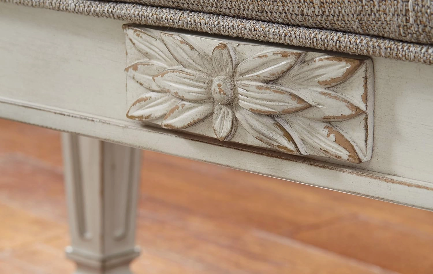 Signature Design by Ashley Realyn French Country Upholstered Tufted Accent Bench, Antique White