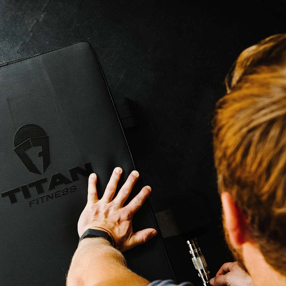 TITAN Series Single Post Flat Bench