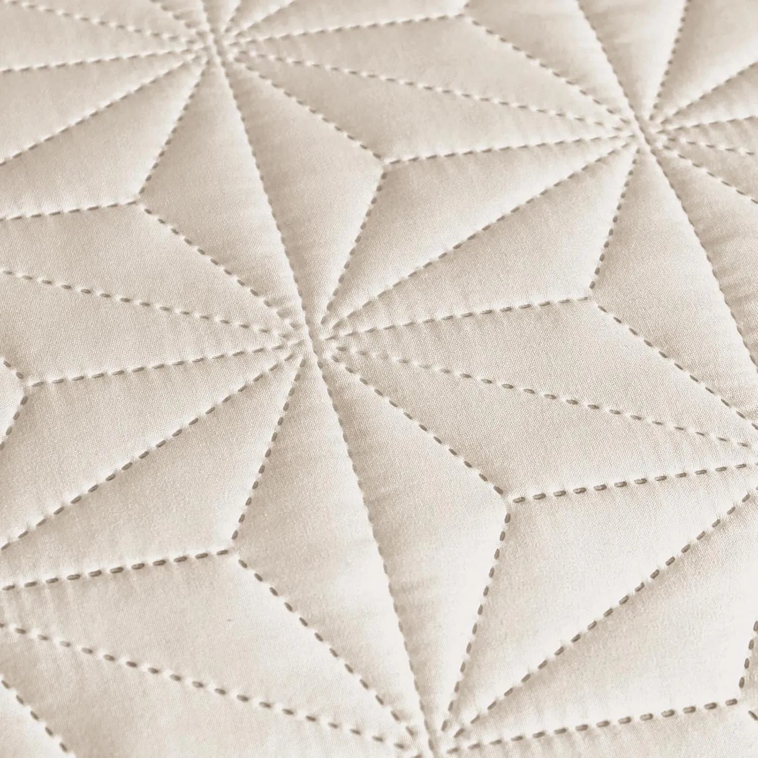 Whale Flotilla Queen Quilt Bedding Set, Soft Brich Beige Bedspreads Quilts Queen Size for All Seasons, 3 Pieces Lightweight Geometric Star Pattern Coverlet