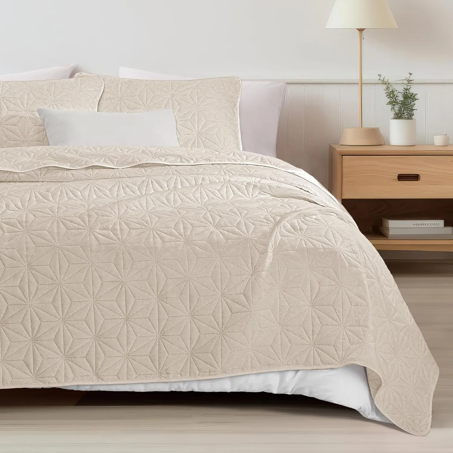 Whale Flotilla Queen Quilt Bedding Set, Soft Brich Beige Bedspreads Quilts Queen Size for All Seasons, 3 Pieces Lightweight Geometric Star Pattern Coverlet